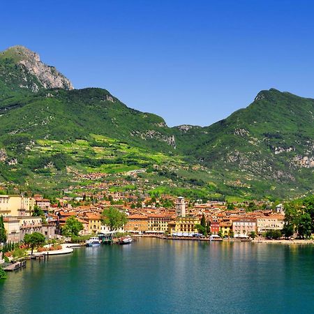 The Bon'Ora Apartment - Happy Rentals Riva del Garda Exteriör bild