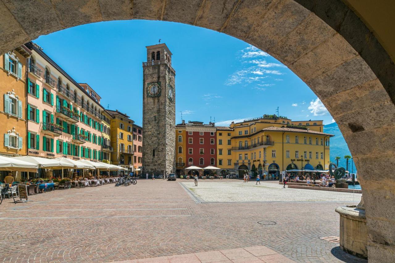 The Bon'Ora Apartment - Happy Rentals Riva del Garda Exteriör bild